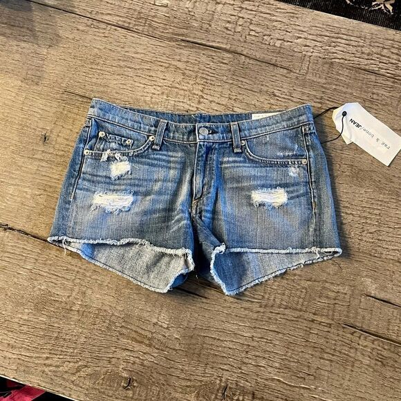 Rag & Bone Cut Off Shorts in Moss. (27) - Picture 4 of 7